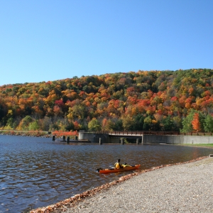 Photo of kayaker at Quaker Lake launch. Fall 2007