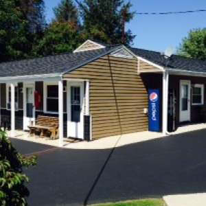 Photo of outside of New Lantern Motel