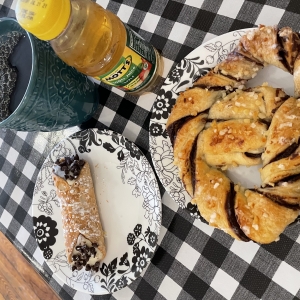 chocolate pretzel and cannoli