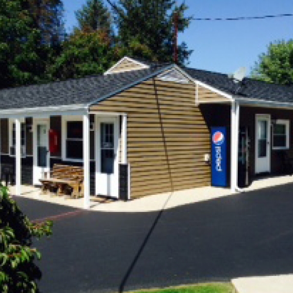 Photo of outside of New Lantern Motel