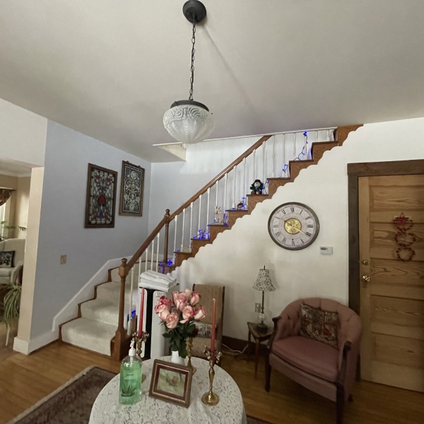 Entryway to Saisons Inn